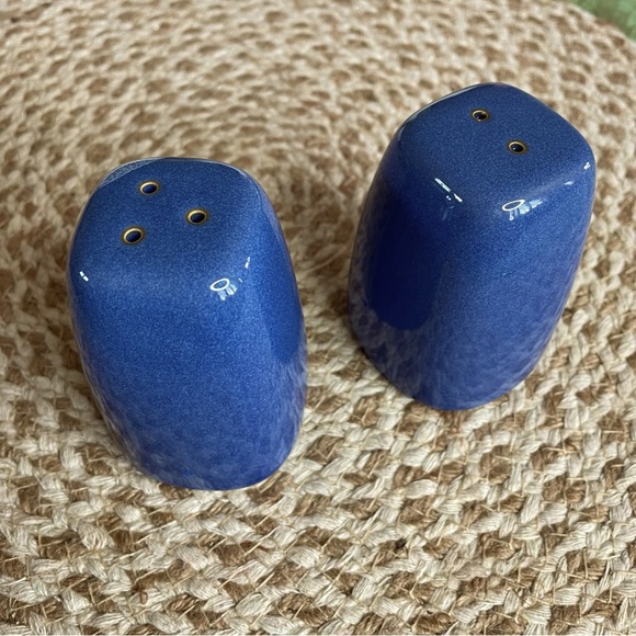 Pfaltzgraff salt and pepper shaker set. Blue Ridge pattern, excellent condition. - Picture 2 of 9